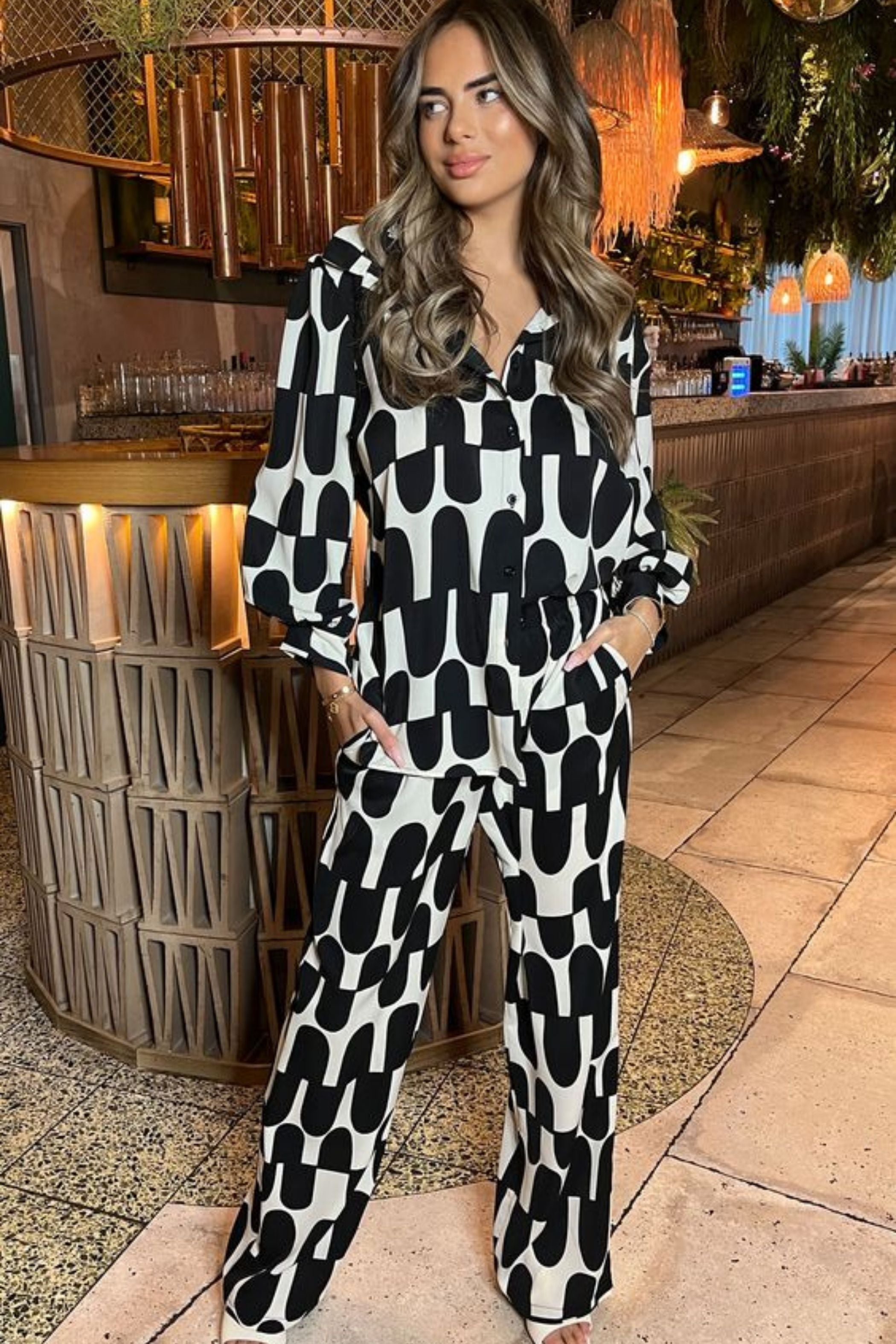 BLACK AND CREAM GEOMETRIC COORD